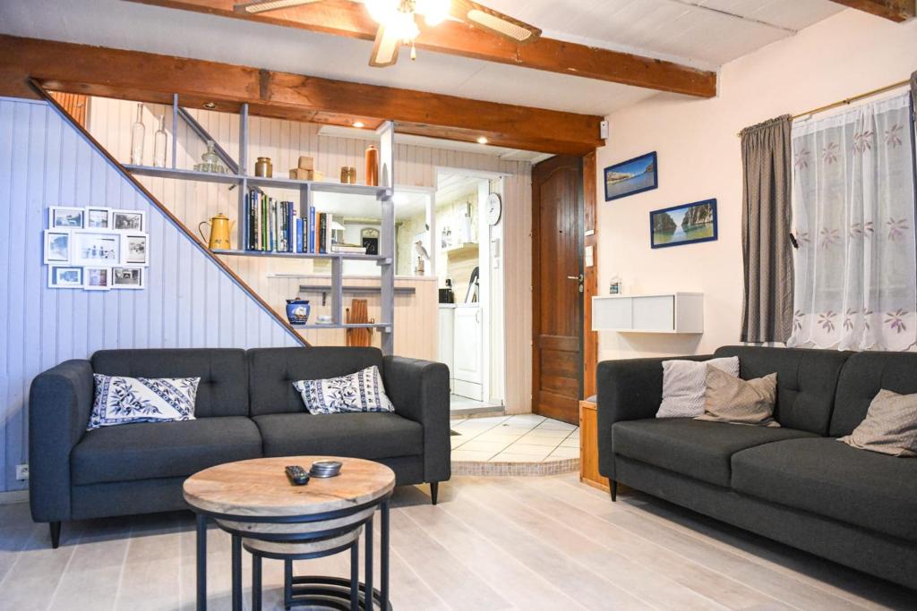 Posedenie v ubytovaní Le Cabanon - Maison 2 ch avec jardin et parking