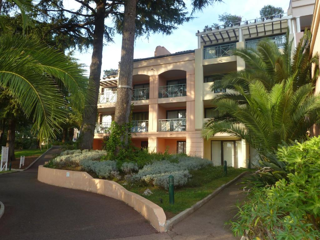 Vonkajšia záhrada v ubytovaní Appartement rénové, piscine à débordement, vue mer