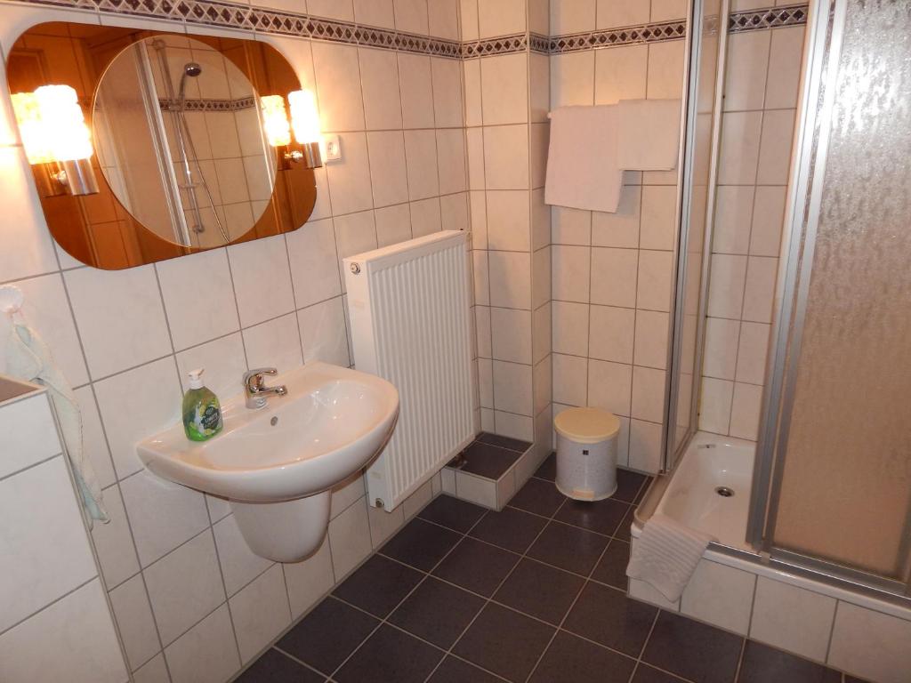 Pension und Fewo Hohe Rhön - Habitación Individual Con Baño Externo Privado