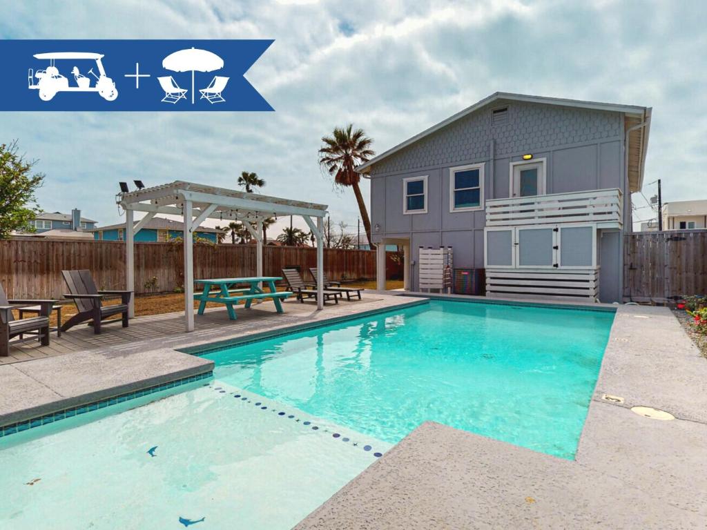 606AveA Newly Renovated Home, Private Pool, In Town and Golf Cart