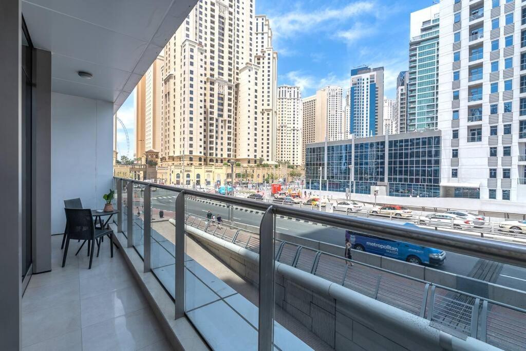 Balkón nebo terasa v ubytování Lush Tropical Getaway in Dubai Marina