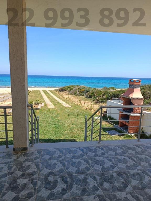 S+2 pied dans l’eau kerkouane SOF 22993892