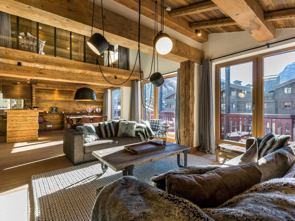 Гостиная зона в Chalet de luxe 5 pièces avec cheminée et conciergerie à Val-d'Isère - FR-1-694-23