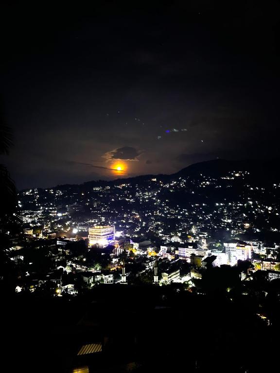 Fotografie z fotogalerie ubytování The SkyDeck Kandy v destinaci Kandy
