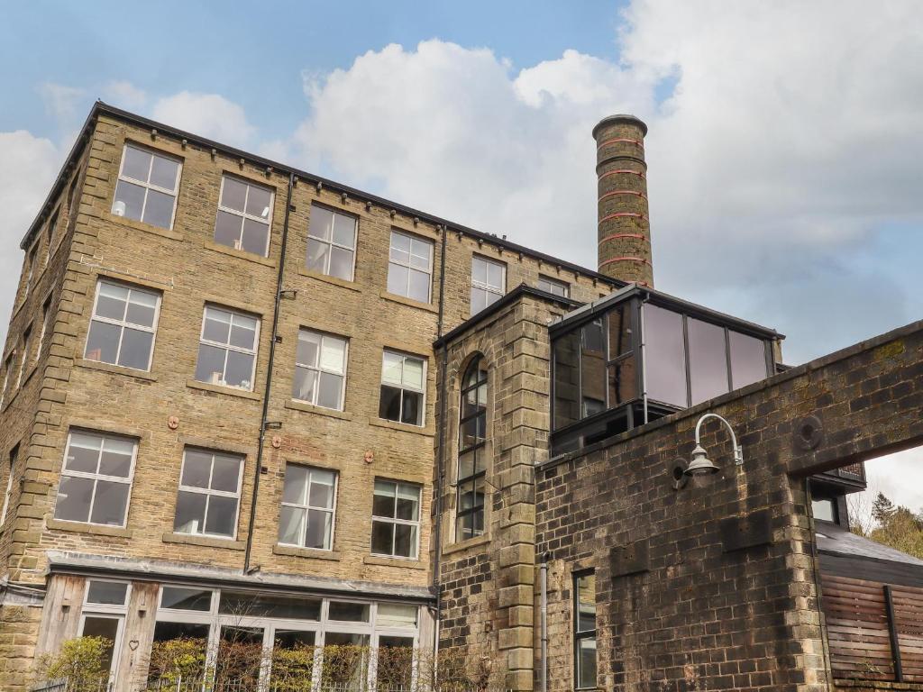 6 Pecket Well Mill, Hebden Bridge (updated prices 2024)