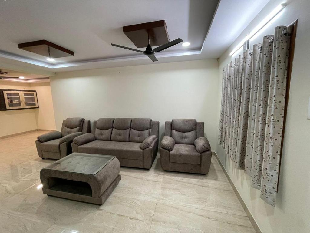 Khu vực ghế ngồi tại 3 BHK Fully Furnished in Vizag with Parking - 1st Floor