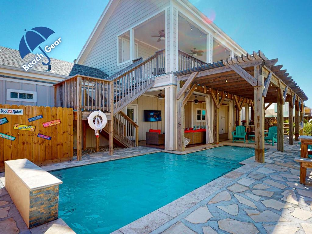 PB313 Newly Remodeled and Unique Home, Private Heated Pool, Parking for  Six, No Pets Allowed, Port Aransas (updated prices 2026)