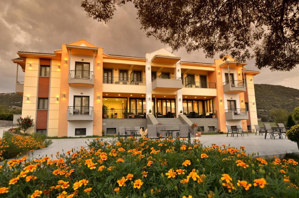 Nespecifikovaný výhled na hory nebo výhled na hory při pohledu z hotelu
