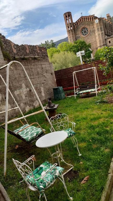 Vonkajšia záhrada v ubytovaní Apartament Volcà Aiguanegra