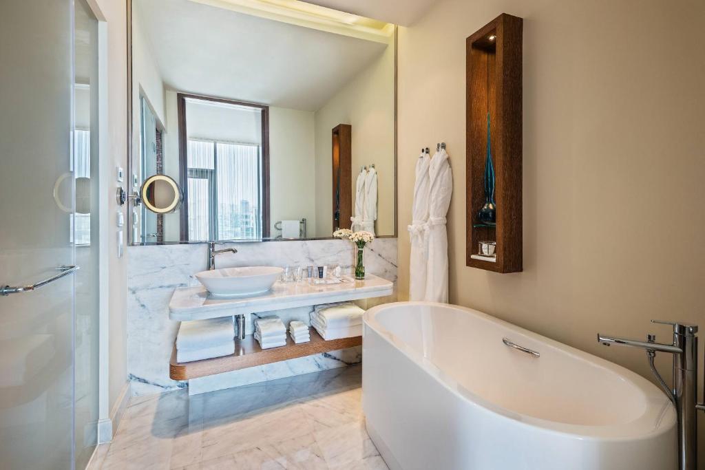 Koupelna v ubytování JW Marriott Absheron Baku Hotel