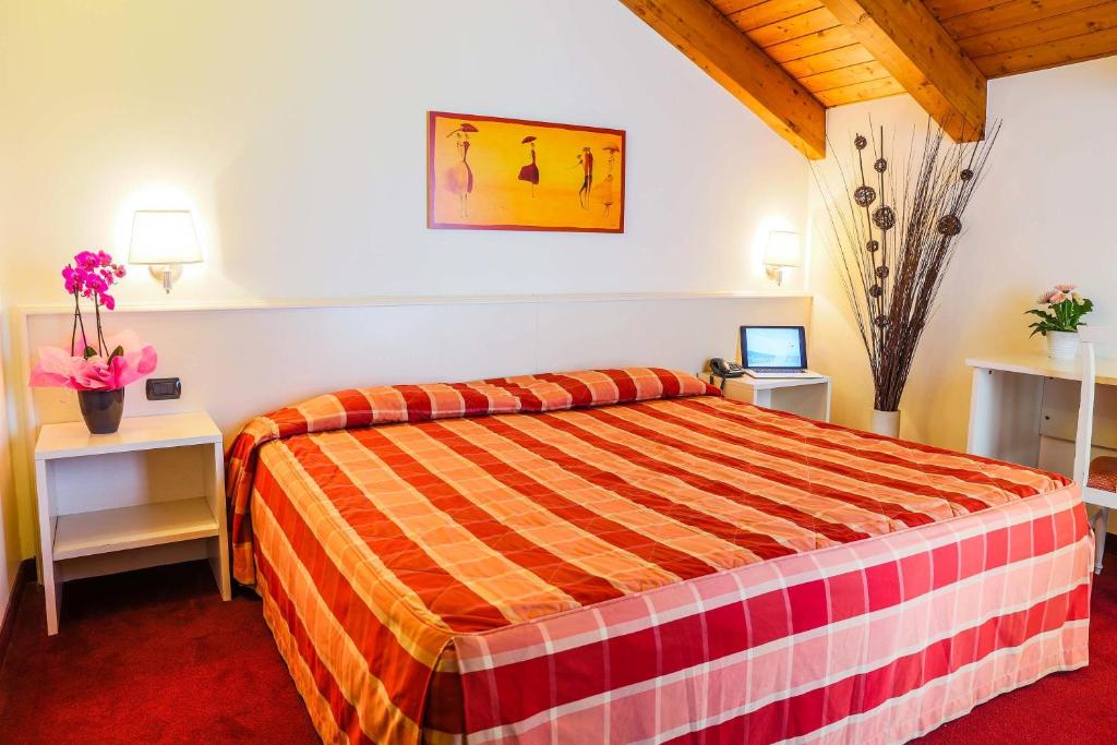 Postel nebo postele na pokoji v ubytování Hotel Gallia