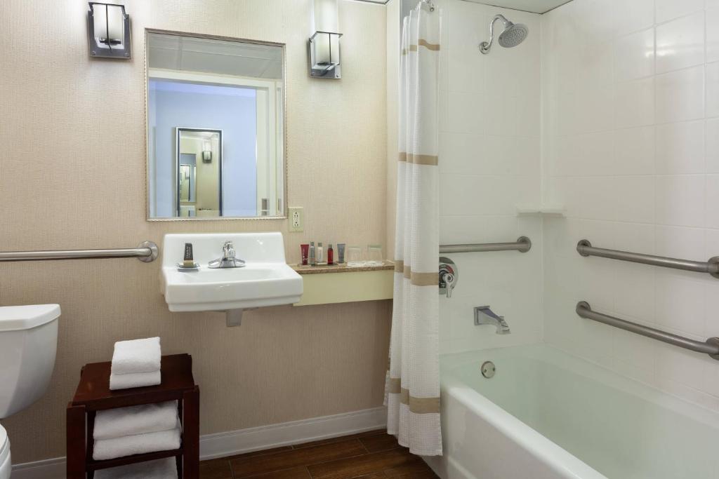 West Palm Beach Marriott - Salle Royale Avec Baignoire Adaptée - Mobilité Accessible
