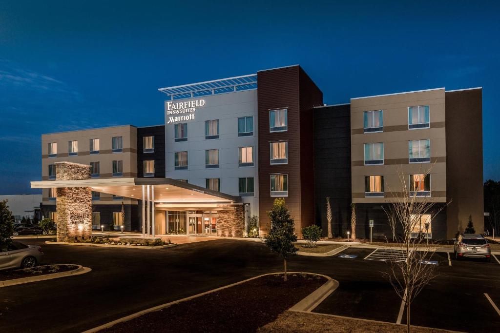 a rendering of a hotel at night at Fairfield Inn & Suites by Marriott Florence I-20 in Florence