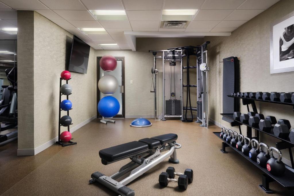 Fitness centrum a/nebo fitness zařízení v ubytování Marriott Park Ridge