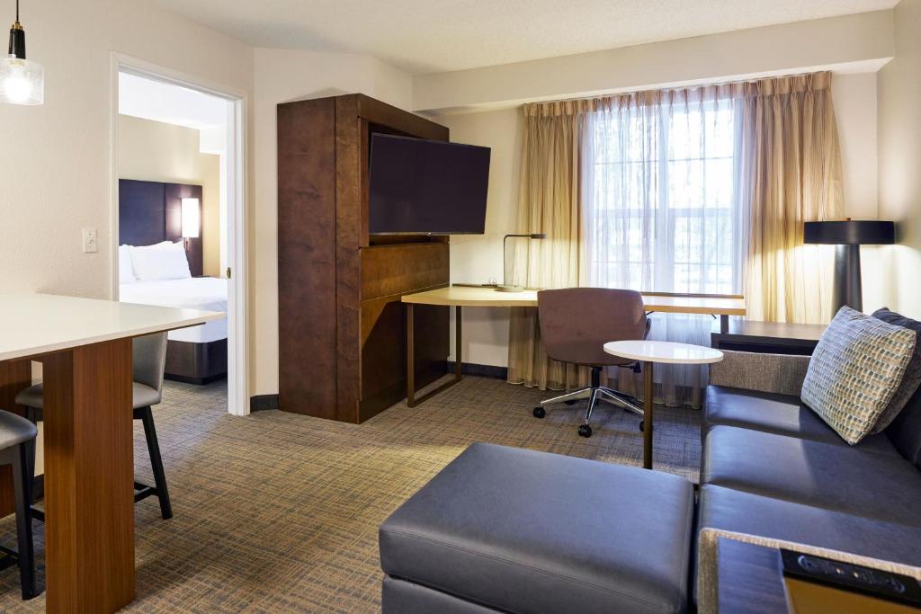 TV a/nebo společenská místnost v ubytování Residence Inn Eugene Springfield