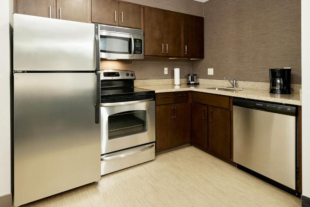 Kuchyň nebo kuchyňský kout v ubytování Residence Inn Eugene Springfield