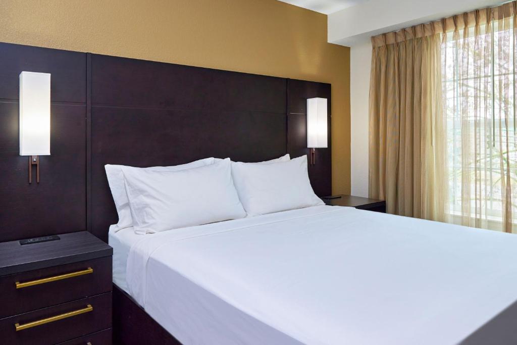 Postel nebo postele na pokoji v ubytování Residence Inn Eugene Springfield