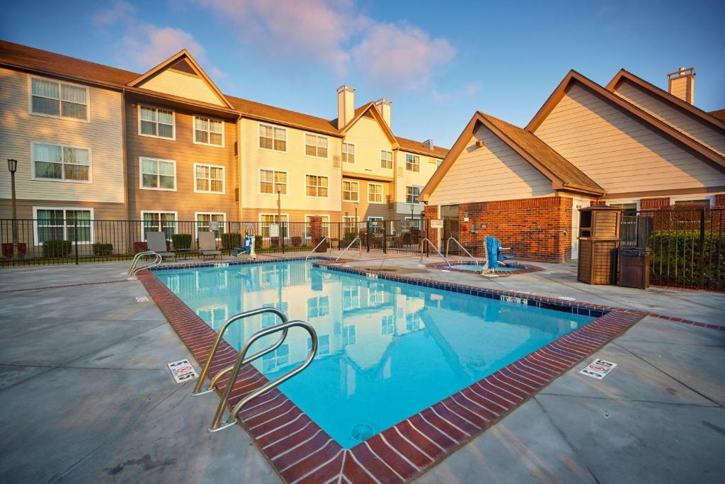 Bazén v ubytování Residence Inn Eugene Springfield nebo v jeho okolí