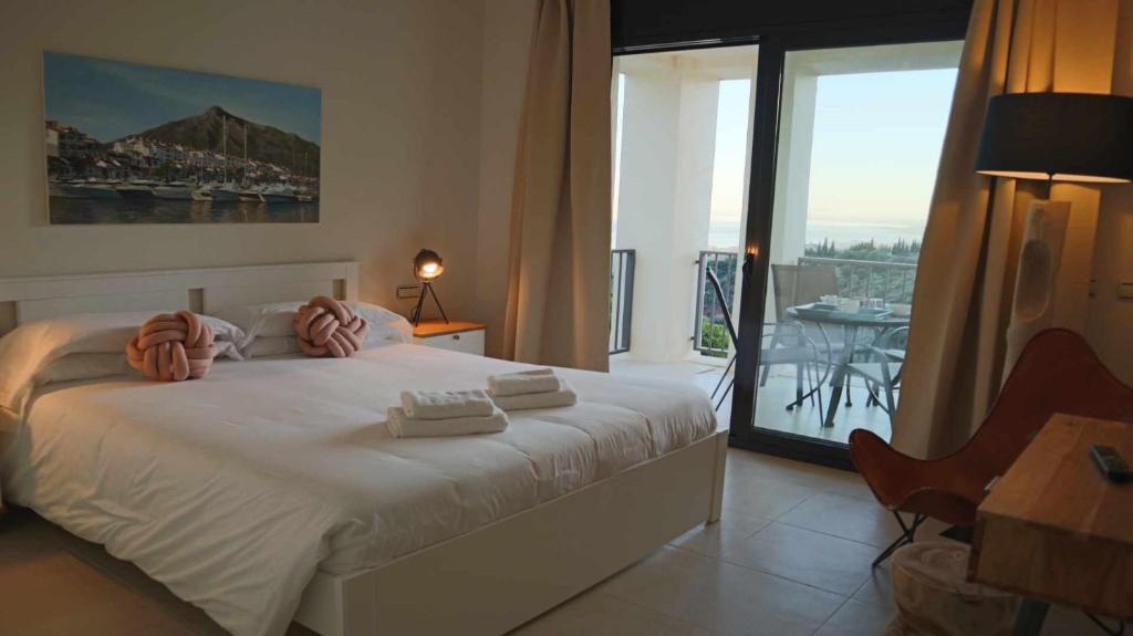 Posteľ alebo postele v izbe v ubytovaní Marbella Resort Samara By Houselogy