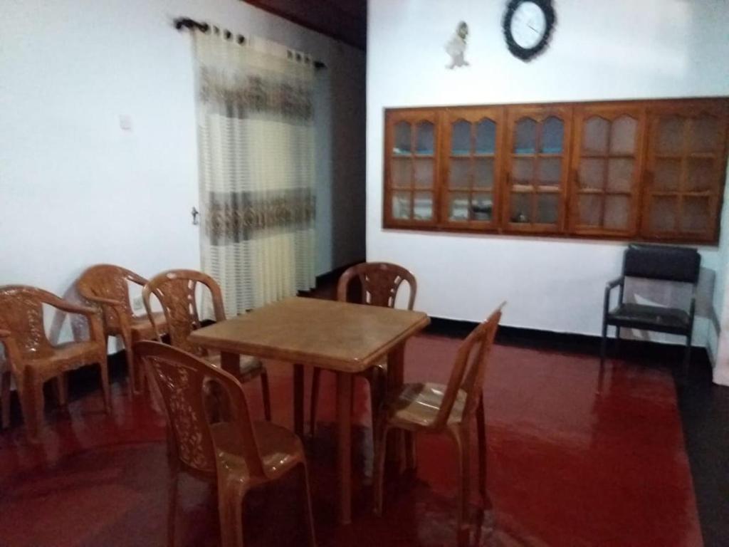 Posezení v ubytování Kumudu Holiday Home