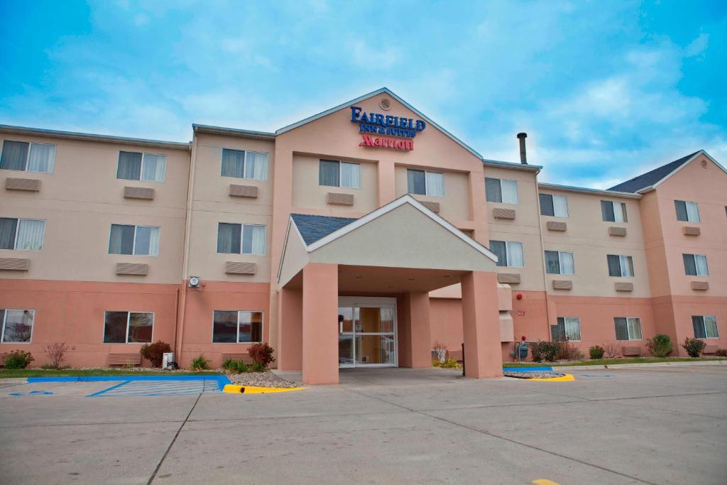 a rendering of the front of a hotel at Fairfield Inn & Suites Bismarck South in Bismarck