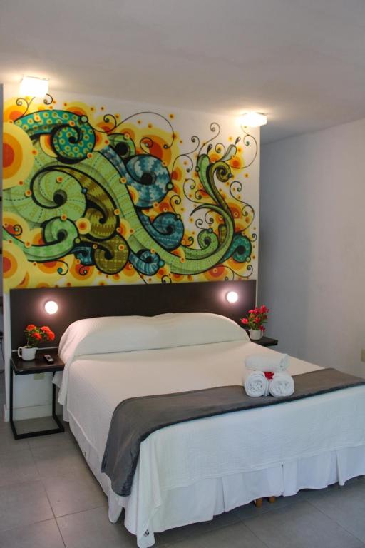 Postel nebo postele na pokoji v ubytování Villa dos Graffitis Pousada