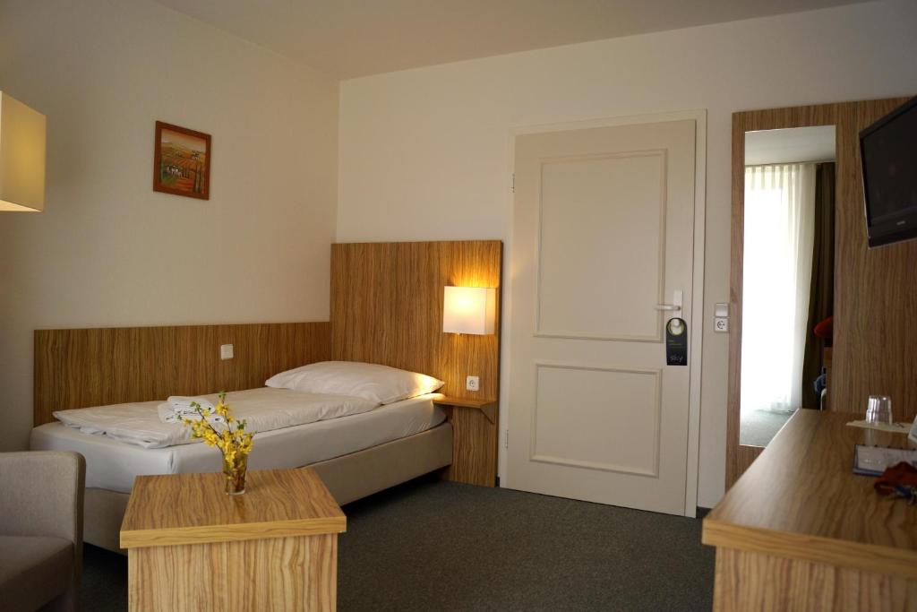 Postel nebo postele na pokoji v ubytování Akzent Hotel Am Burgholz