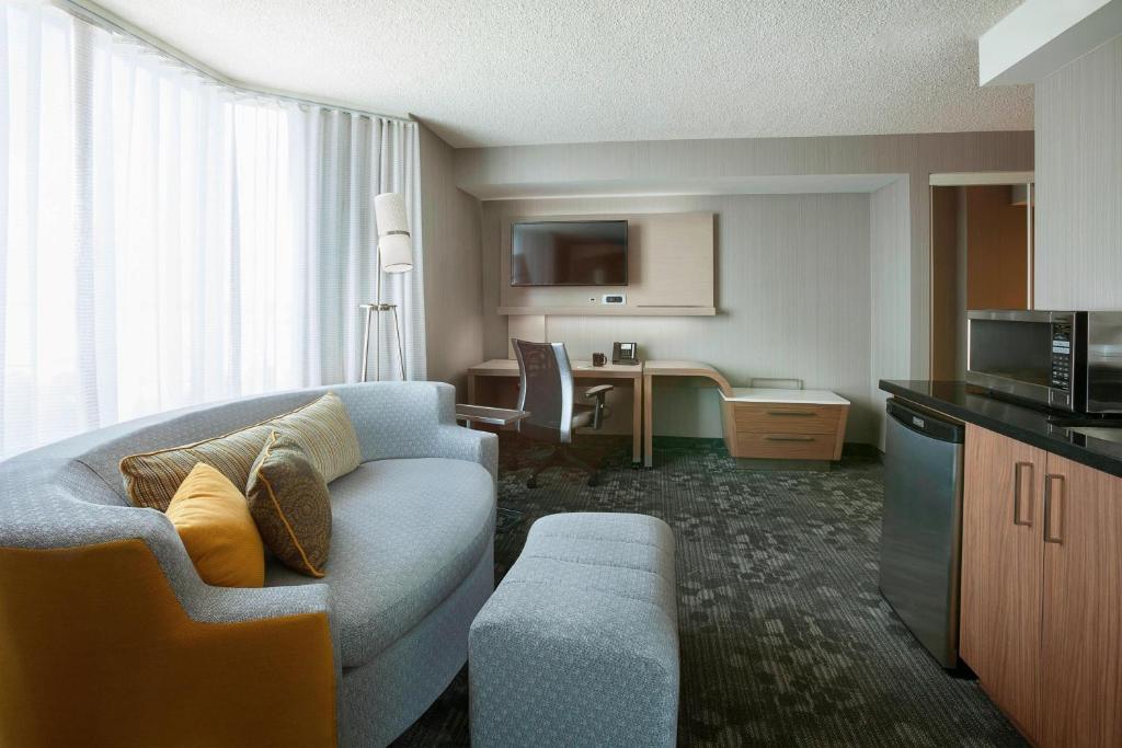 Courtyard by Marriott Toronto Northeast/Markham - One-Bedroom King Suite With Sofa Bed