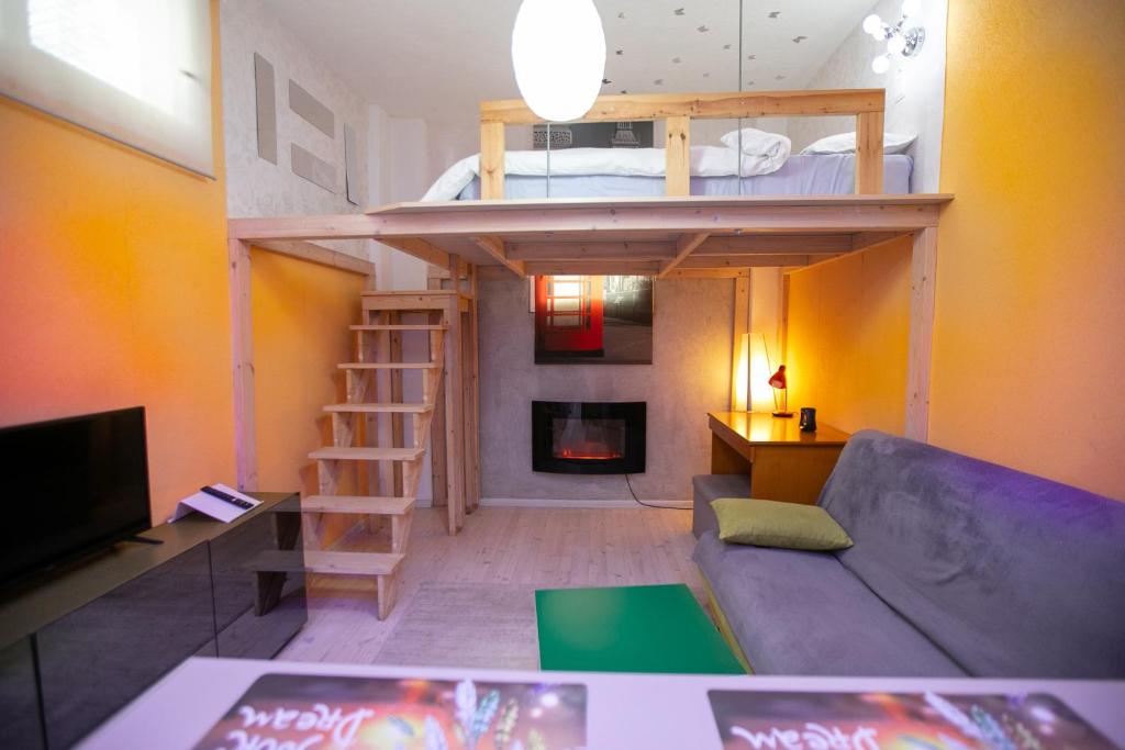 Orange studio downtown 5 min from White Tower, Thessaloniki Updated