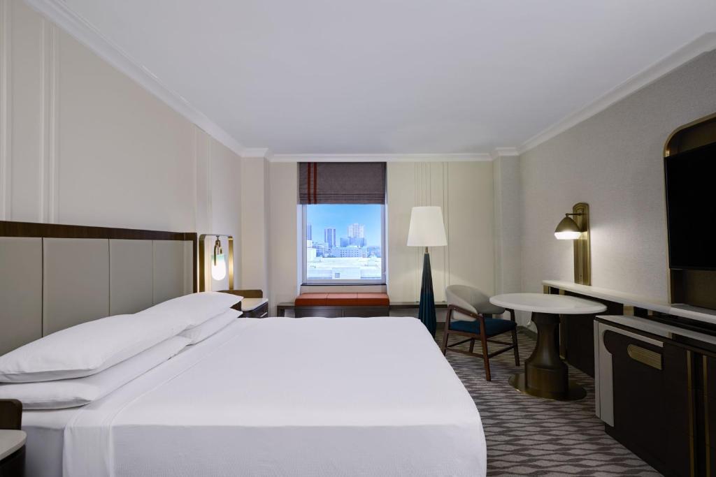 JW Marriott Houston by the Galleria - Guest Room, King Bed