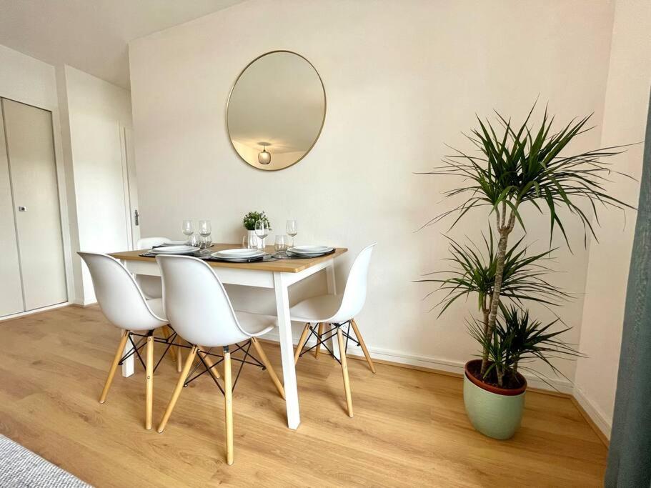Zdjęcie z galerii obiektu Appartement - Lit Queen Size - Proximité Genève w mieście Saint-Julien-en-Genevois