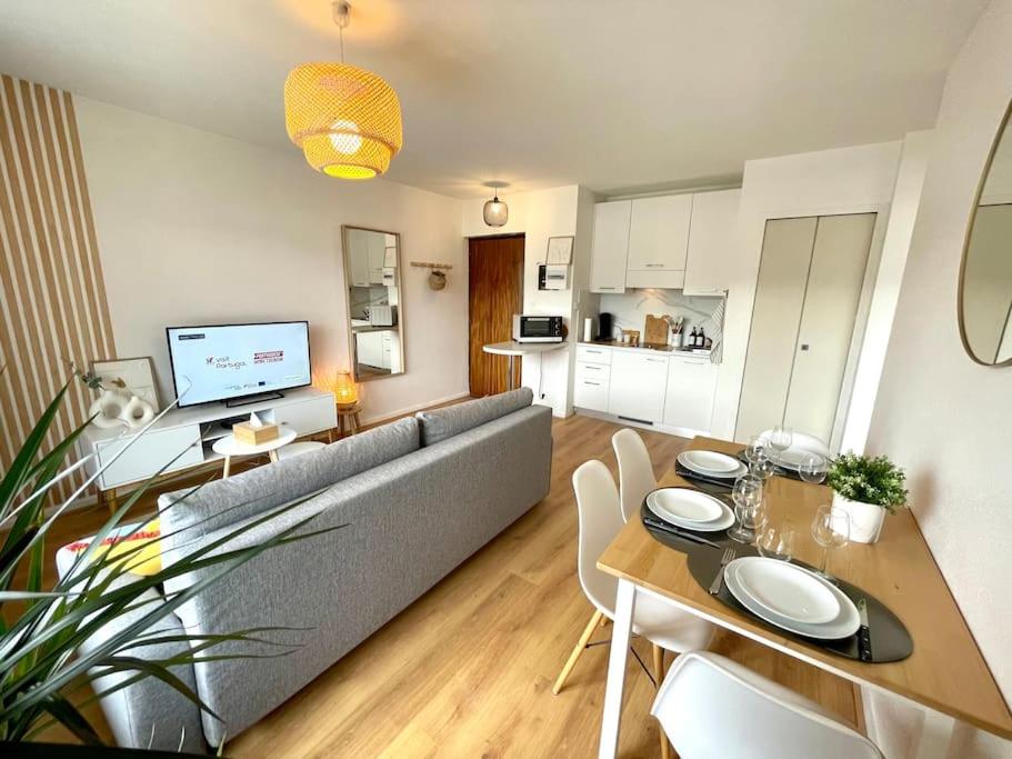 Kuchnia lub aneks kuchenny w obiekcie Appartement - Lit Queen Size - Proximité Genève