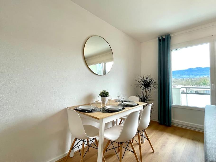 Zdjęcie z galerii obiektu Appartement - Lit Queen Size - Proximité Genève w mieście Saint-Julien-en-Genevois