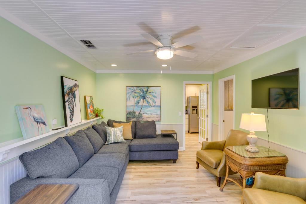 Sunny Apalachicola Vacation Rental with Deck!, Apalachicola Updated