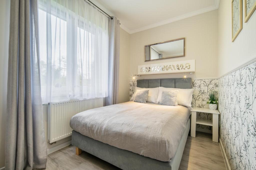 Posteľ alebo postele v izbe v ubytovaní pokoje goscinne i apartamenty Margaret