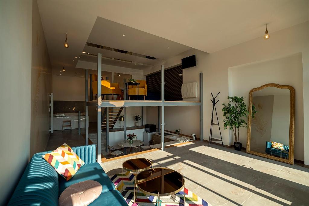 Χώρος καθιστικού στο Loft de luxe le Chic, Grand jacuzzi, Vue port de plaisance