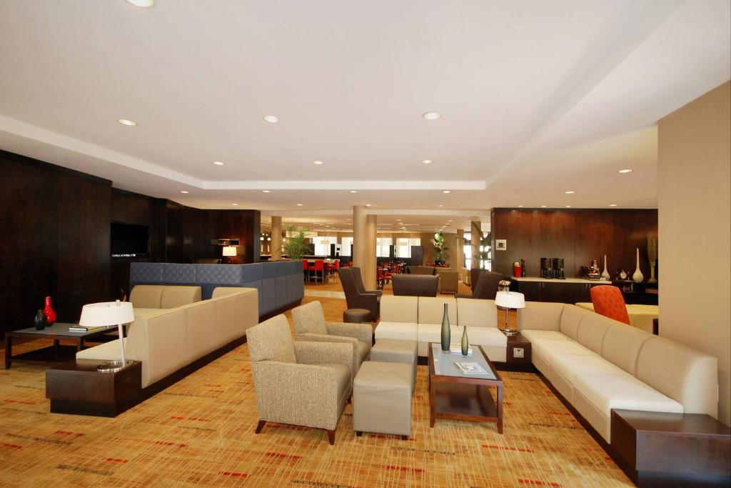 a large living room with couches and chairs at Courtyard by Marriott Vicksburg in Vicksburg