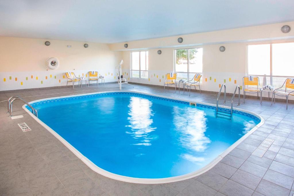 Swimming pool sa o malapit sa Fairfield Inn & Suites Peru