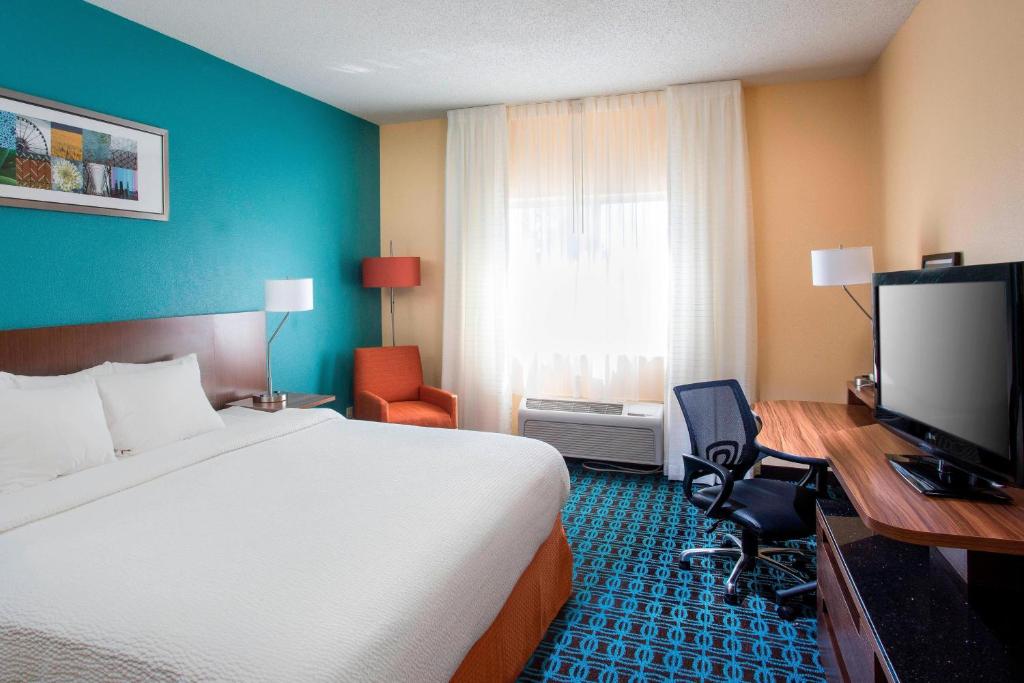Fairfield Inn & Suites Peru - Deluxe Kamer Met Kingsize Bed