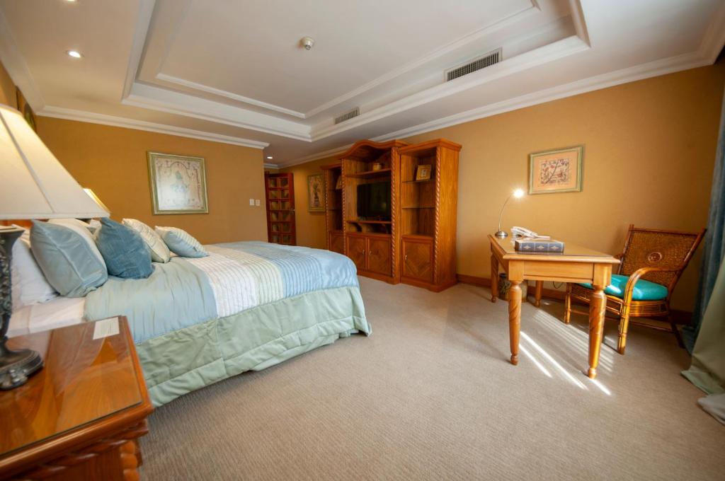 Postel nebo postele na pokoji v ubytování Granados Park Hotel