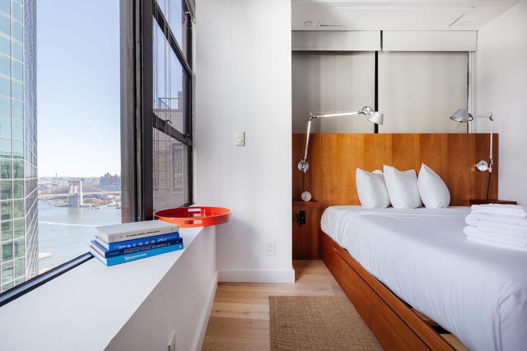 Llit o llits en una habitació de Placemakr Wall Street