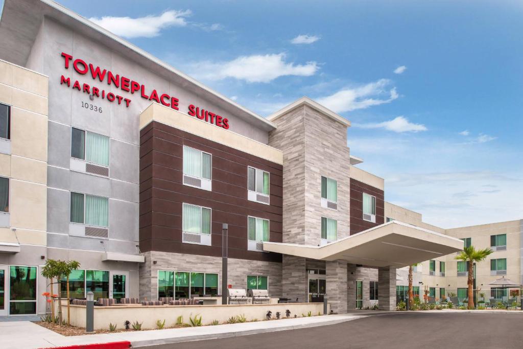 a rendering of the front of a holiday lake clinic building at TownePlace Suites by Marriott San Bernardino Loma Linda in Loma Linda