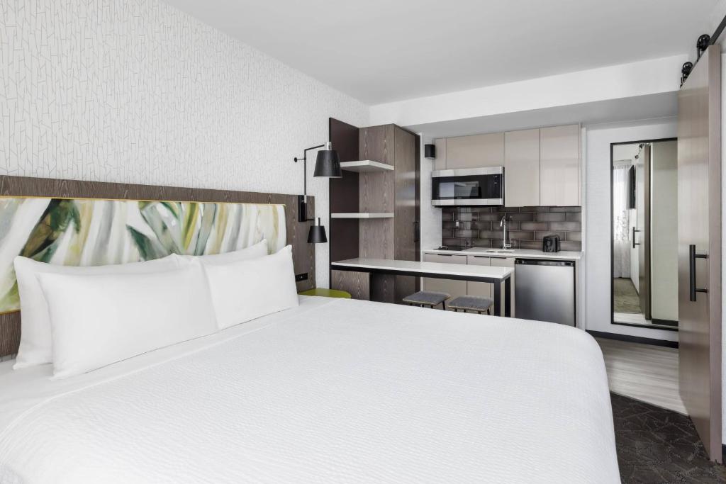TownePlace Suites by Marriott New York Manhattan/Chelsea - King Studio Balcony