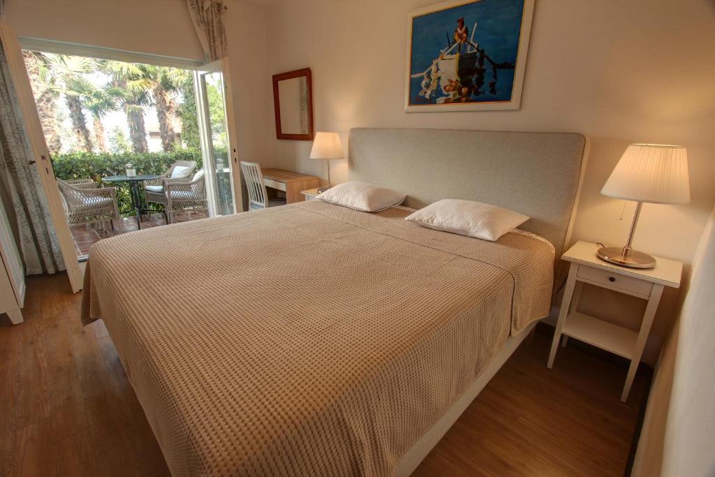 Łóżko lub łóżka w pokoju w obiekcie Premium Apartments Punta Kolova