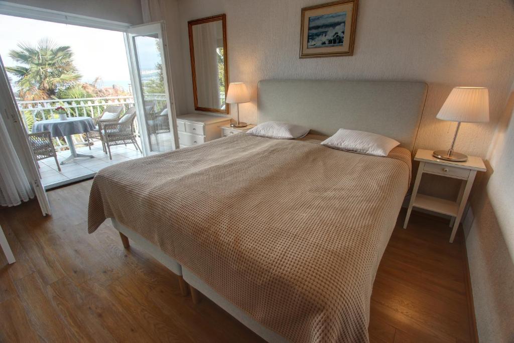 Łóżko lub łóżka w pokoju w obiekcie Premium Apartments Punta Kolova