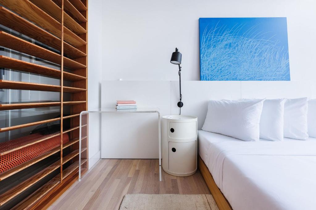 Llit o llits en una habitació de Placemakr Wall Street