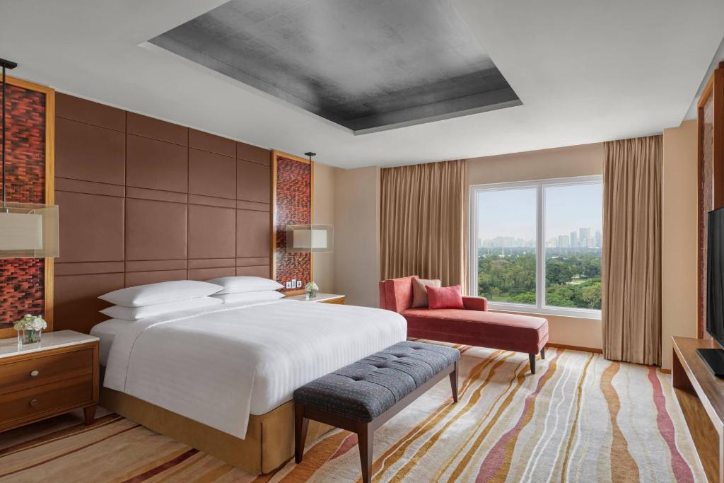 Postel nebo postele na pokoji v ubytování Manila Marriott Hotel at Newport World Resorts