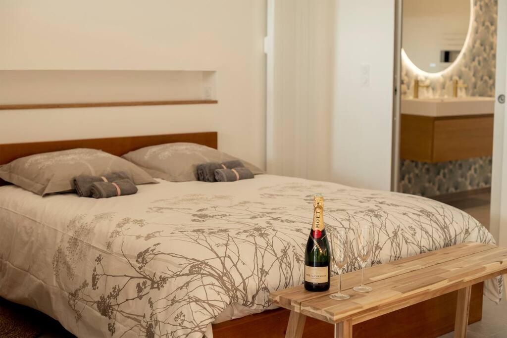 Posteľ alebo postele v izbe v ubytovaní Loft/Jacuzzi L'instant