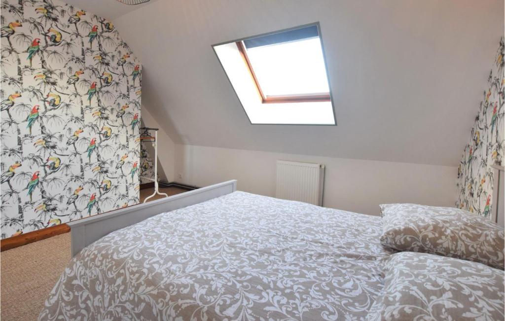 Posteľ alebo postele v izbe v ubytovaní 4 Bedroom Cozy Home In Montsenelle
