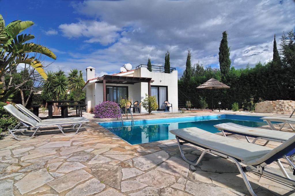 a villa with a swimming pool and a house at Villa Anna Maria in Coral Bay